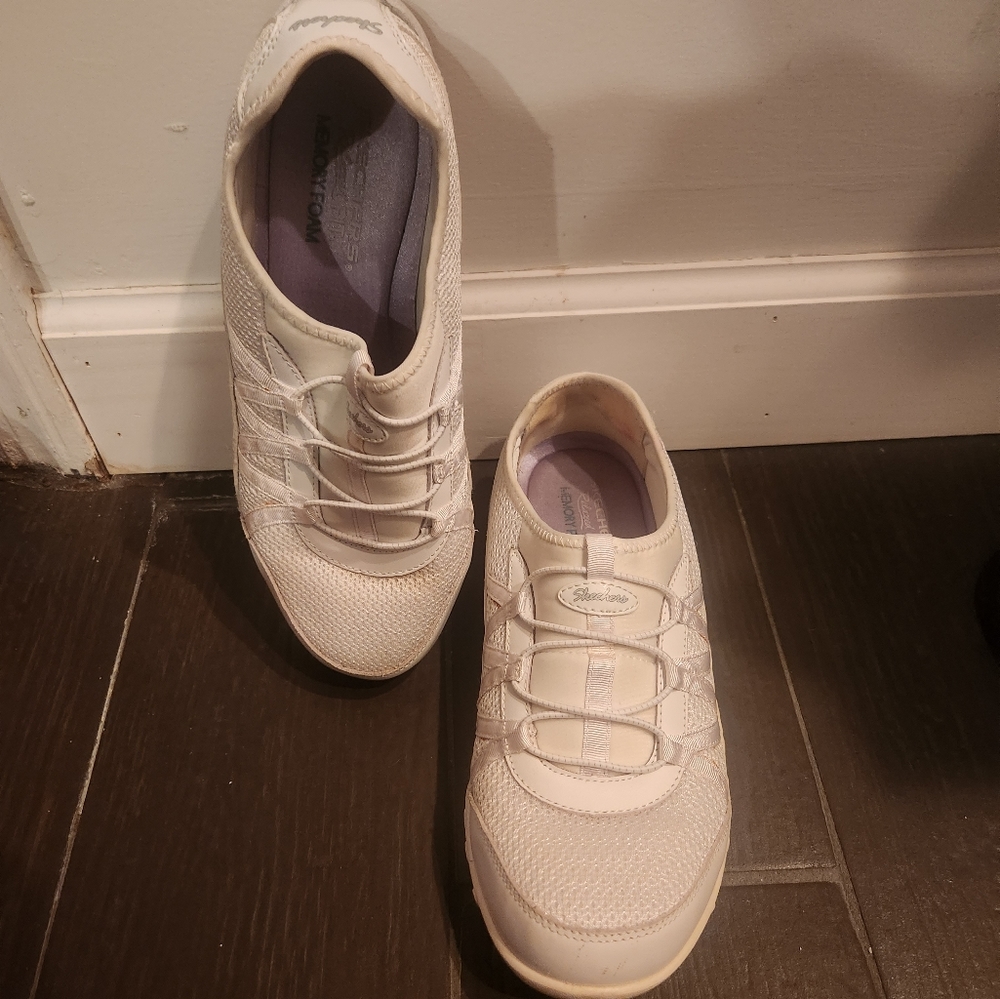 Skechers - Picture 2 of 6